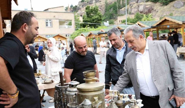 Talas'ta Antika Tutkunları İçin Renkli Buluşma: Antika Pazarı Kapılarını Açıyor!