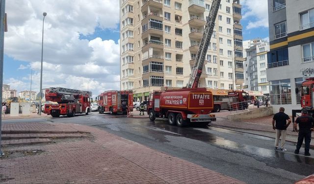 Çatı katında çıkan yangın korkuttu