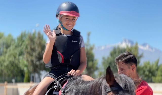 Kayseri Büyükşehir Belediyesi, Geleneksel Sporlar Binicilik Eğitimleri İle Sporseverlerin Gönlünü Fethediyor