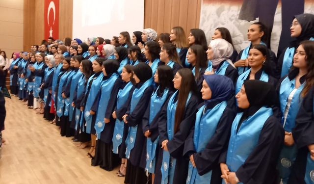 Kayseri Üniversitesi Develi Hüseyin Şahin MYO’da Coşkulu Mezuniyet Töreni Gerçekleştirildi