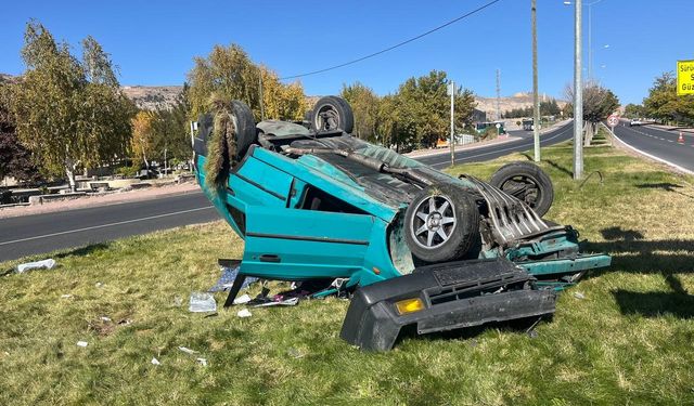 Tırla çarpışan otomobil takla attı: 1’i ağır 4 yaralı!