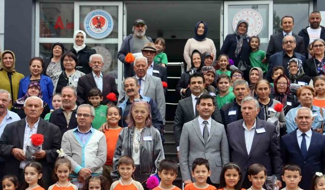 Öğrenciler, koca çınarları okullarında ağırladı