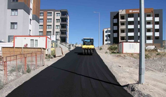 Talas’ta sonbahar asfaltı hız kesmiyor