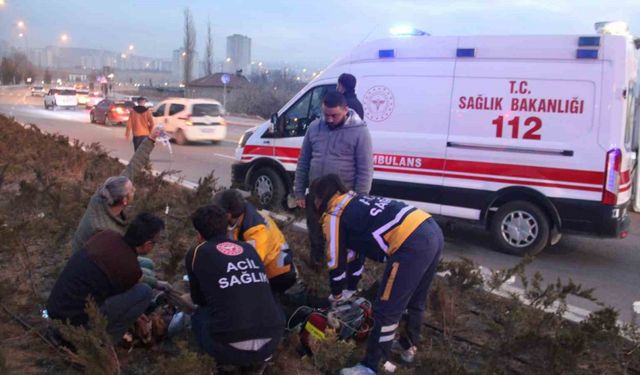 Kayseri’de otomobil sepetli motosikletle çarpıştı: 2’si ağır 4 yaralı