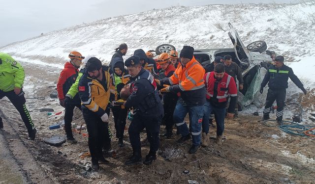 Aşırı Hız Kazaya Neden Oldu, 3 Kişi Yaralandı