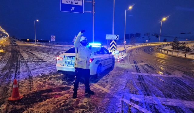 Kayseri’de Otomobil Kamyona Çarptı: 2 Ölü