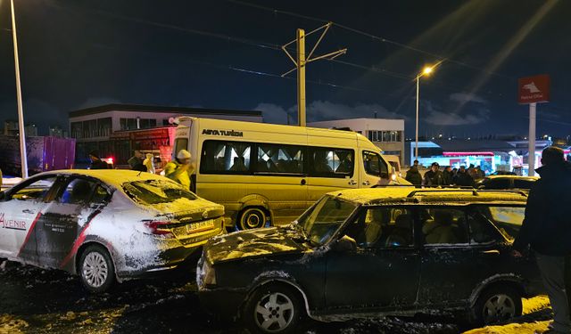 Kayseri’de 11 Araçlı Zincirleme Kaza: 2 Yaralı