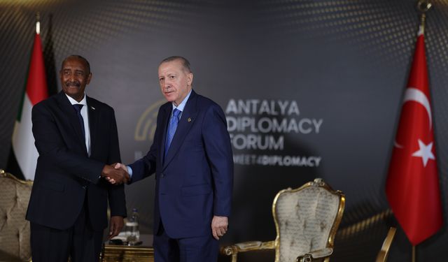 Erdoğan, Sudan Egemenlik Konseyi Başkanı Burhan ile Görüştü