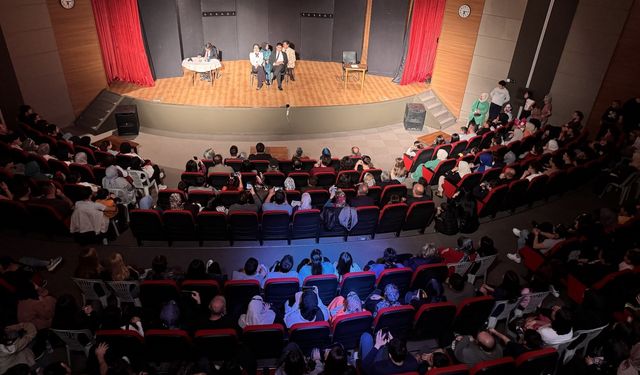 Mektep Melikgazi'nin Tiyatro Gösterisi Beğeni Topladı