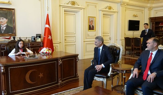 Vali olan çocuklar, kuraklığa dikkat çekti