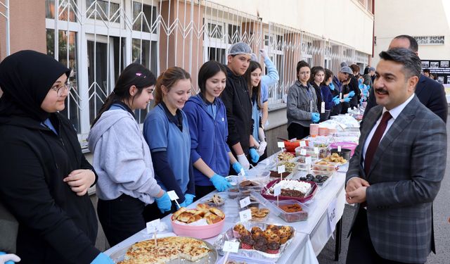 Sivas Cumhuriyet Anadolu Lisesi'nden Kardeş Okula Hayır Panayırı