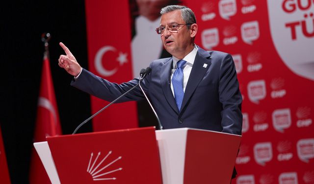 Özgür Özel: “Gençler bizden, biz gençlerden razıyız”