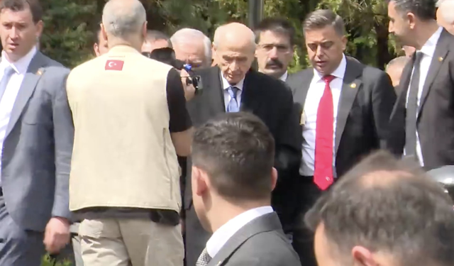 Devlet Bahçeli ,Türkeş'in Mezarını ziyaret etti