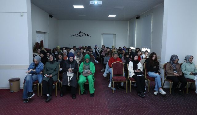 KAYMEK’te Deneme Sınavında Dereceye Giren Öğrenciler Ödüllendirildi