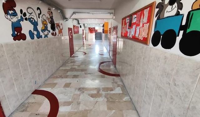 Tomarza Ortaokulu Müdürü Uğur Yıldırım, Tayini Çıkmasına Rağmen Okulu Tadilatla Yeni Yıla Hazırladı