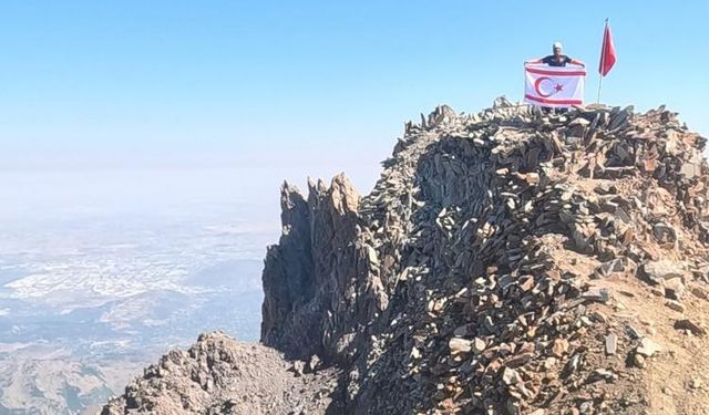 Erciyes'te 51. Kıbrıs Şehitleri’ni Anma Tırmanışı Gerçekleştirildi