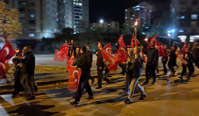 Erciyes Koleji’nden coşkulu fener alayı yürüyüşü