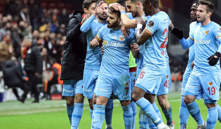 Kayserispor İstanbul'dan 1 puanla döndü
