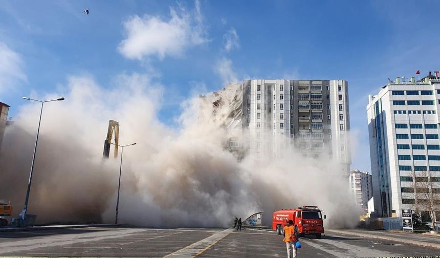 Kayseri'de bin 96 bina ağır hasarlı