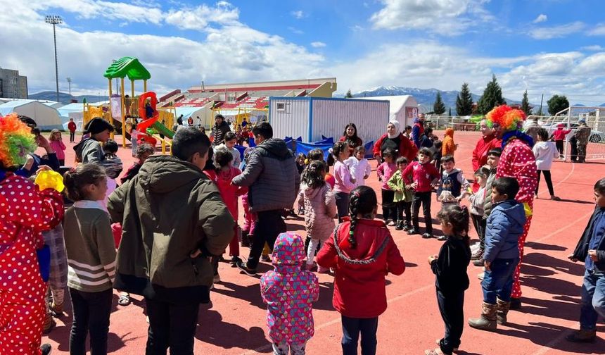 Talas Gençlik Merkezi, depremzede çocuklara destek oluyor