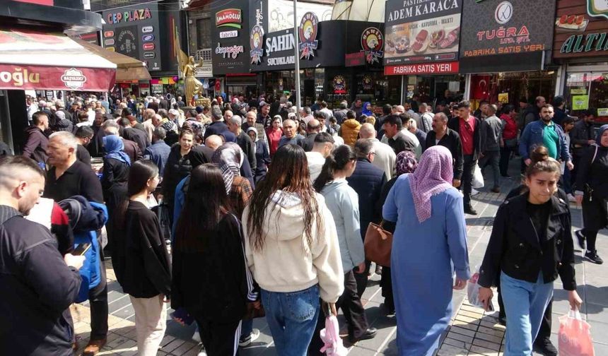 Kayseri’de Tarihi Kapalı Çarşı bayram öncesi doldu taştı