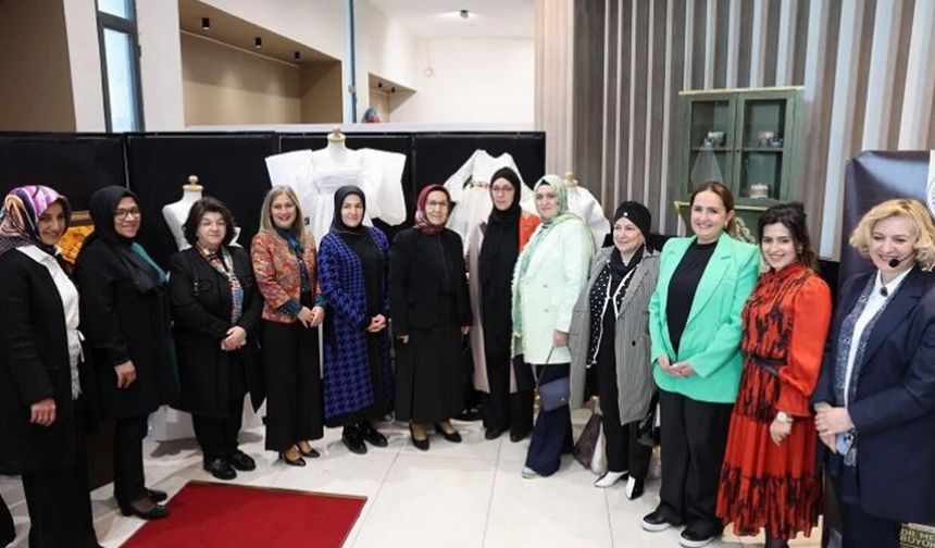Başkan Memduh Büyükkılıç Pınarbaşı'da KAYMEK Kursiyerleri ve Esnafla Buluştu