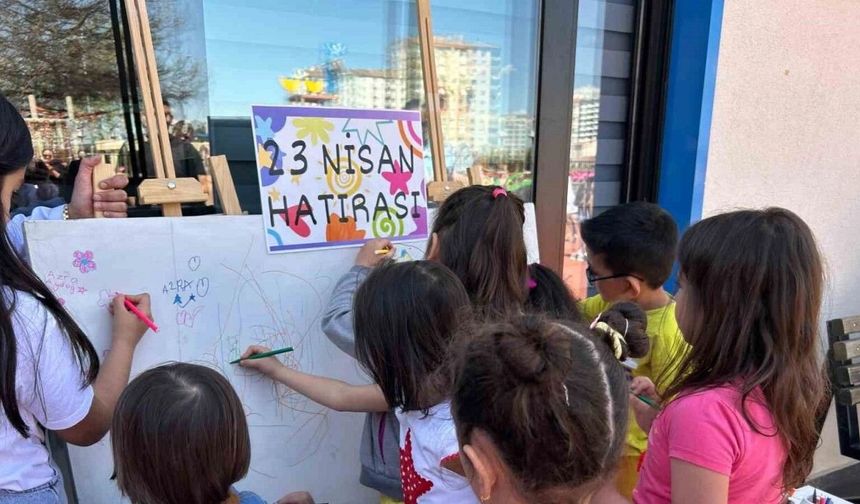 Büyükşehir Belediyesi Fuat Attaroğlu Çocuk Kütüphanesi'nde 23 Nisan Coşkusu