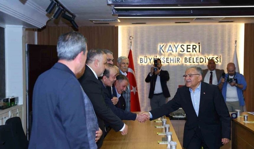 Kayseri Esnaf Odaları Başkanlarından Büyükşehir Belediye Başkanı Büyükkılıç'a Tebrik Ziyareti