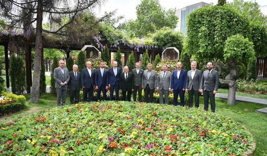 Kayseri Ticaret Odası Başkanı, Başkan Büyükkılıç'ı Ziyaret Etti