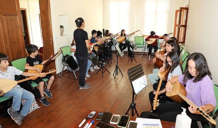 Talas Musiki Cemiyeti'nde Bağlama Kursları Kayıtları Başladı