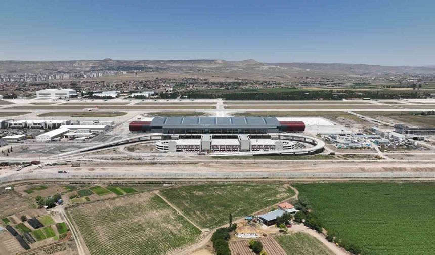 Kayseri Havalimanı, Nisan Ayında Yolcu ve Uçak Trafiğinde Artış Gösterdi