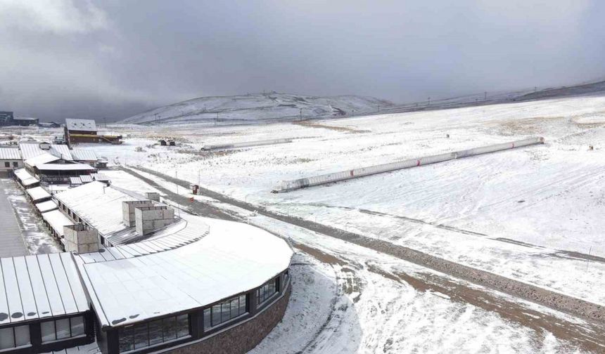 Erciyes beyaza büründü