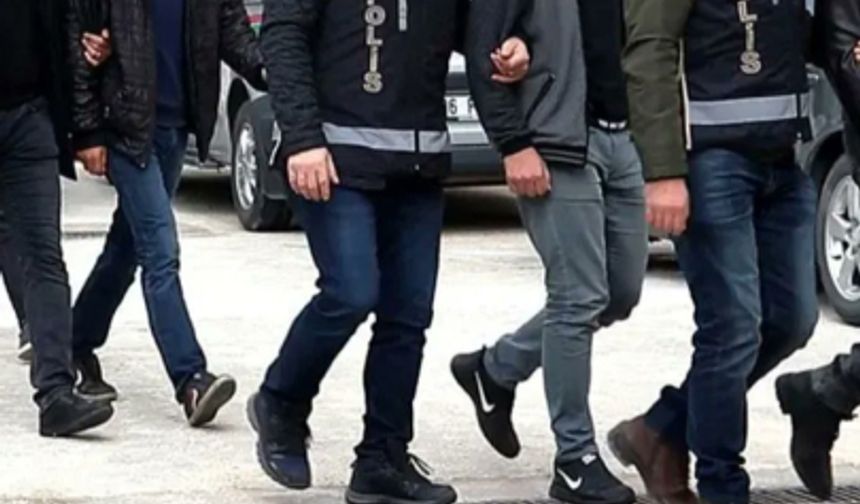 Kırmızı bültenle aranan 3 suçludan 2’si Türkiye’ye iade edildi