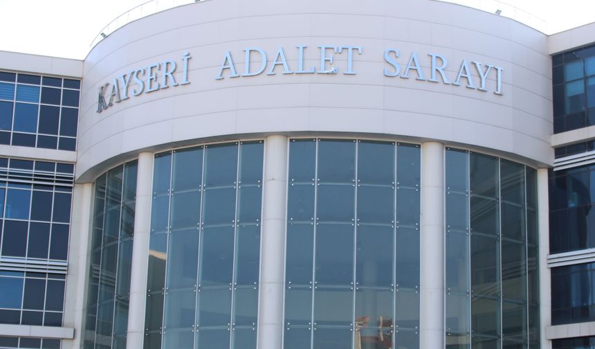Eski Eşini Bıçaklayan Sanık Bu Kez de Tehdit ve Hakaretten Yargılandı