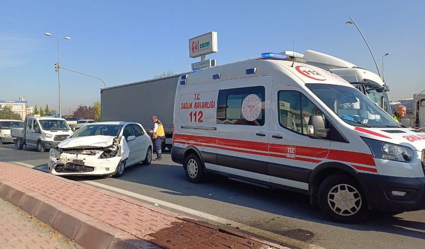 Kayseri’de 5 araç birbirine girdi: 5 yaralı